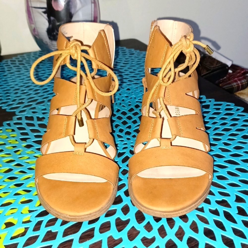 Denver hayes heeled sandals,camel beige,size 6
